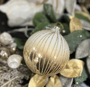 A Golden Kiss Ornament 3x3in