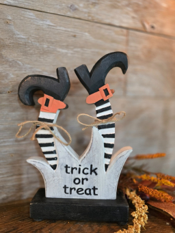 Trick or Treat Witch 7.5x10.5in