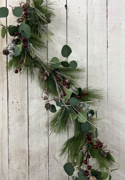 Hint Of Christmas Garland