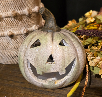 Golden Grin Pumpkin 6x5x6in
