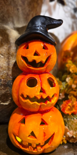 Black Hat Stack-O-Jacks with LED 4x4x8in